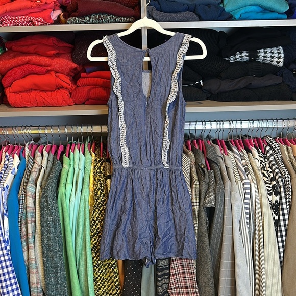 Unbranded chambray with white embroidery elastic waistband 2 pocket romper XS - Picture 2 of 2